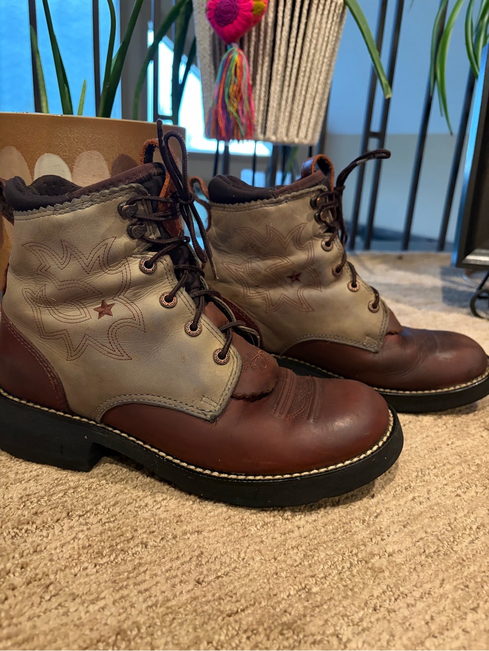 Ariat “Probaby” Lacer Leather Women’s Western Boots Star Embroidered Size 8.5
